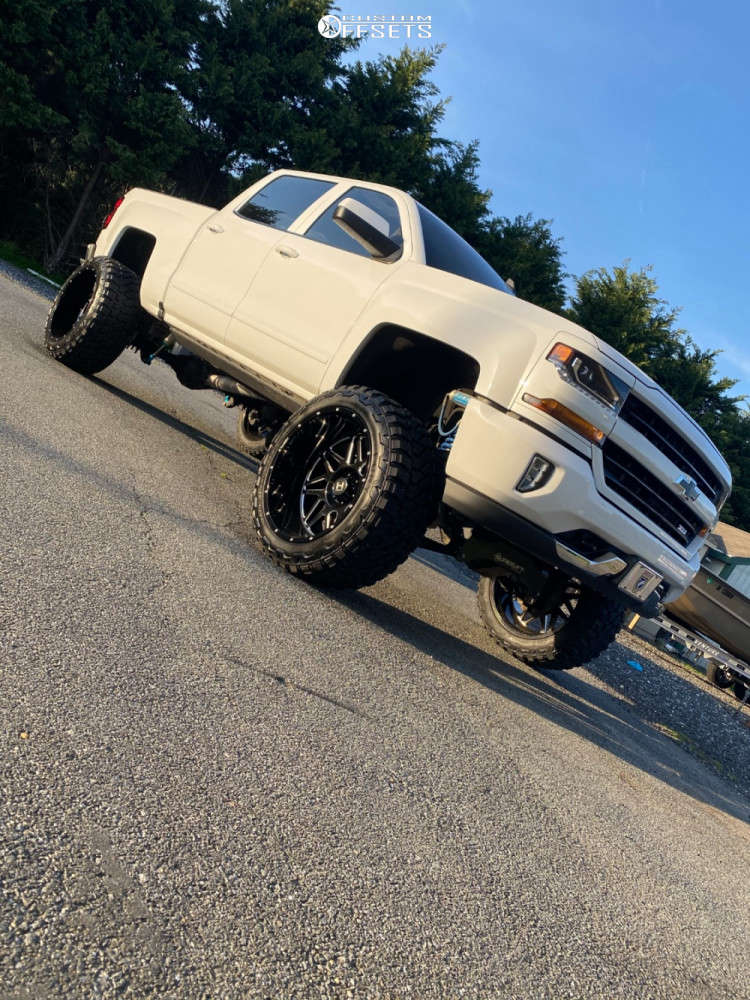 2018 Chevrolet Silverado 1500 with 24x14 76 Hostile Sprocket and 37/15