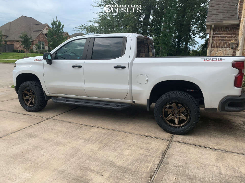 2020 Chevrolet Silverado 1500 with 20x9 1 Fuel Kicker and 305/55R20