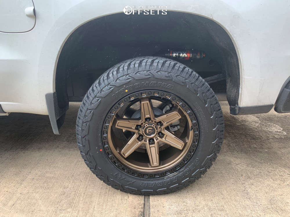 2020 Chevrolet Silverado 1500 with 20x9 1 Fuel Kicker and 305/55R20