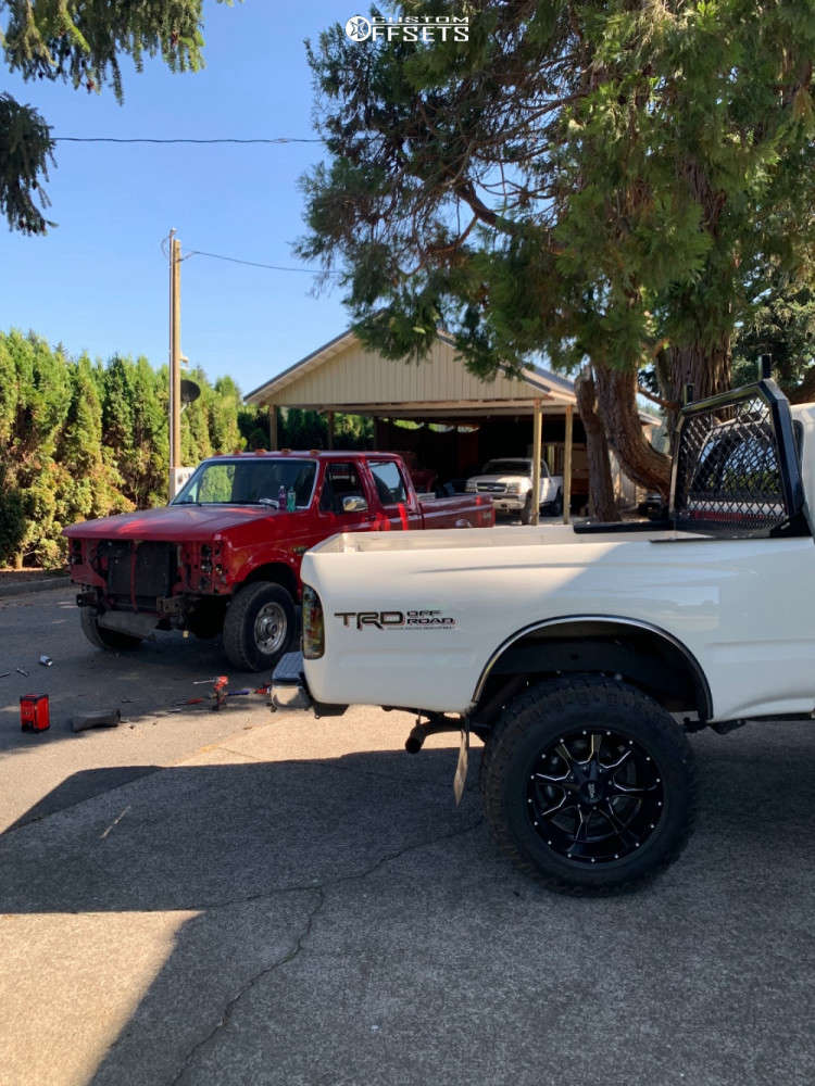 1999 Toyota Tacoma with 18x10 -24 Moto Metal Mo970 and 275/65R18 ...