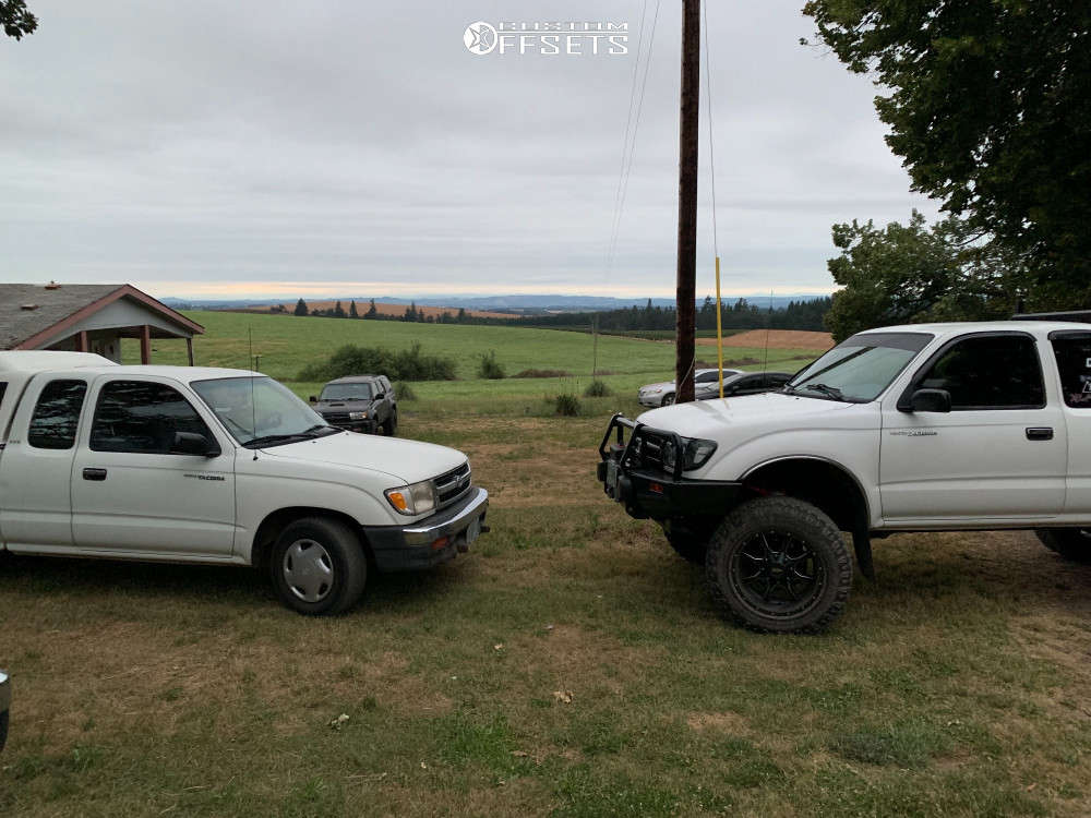 1999 Toyota Tacoma with 18x10 -24 Moto Metal Mo970 and 275/65R18 ...
