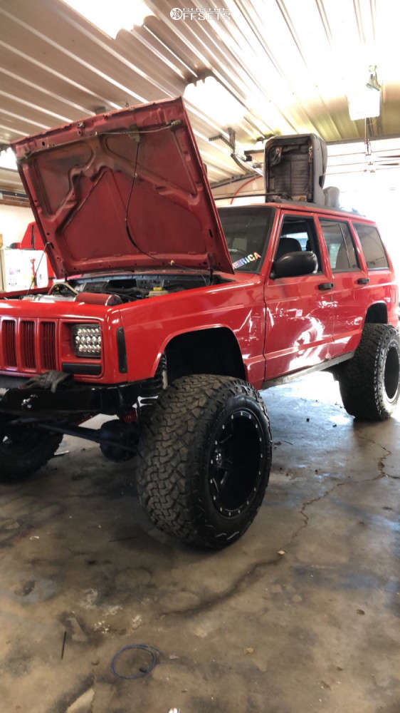 1997 Jeep Cherokee with 18x12 -44 Fuel Maverick and 33/12.5R18
