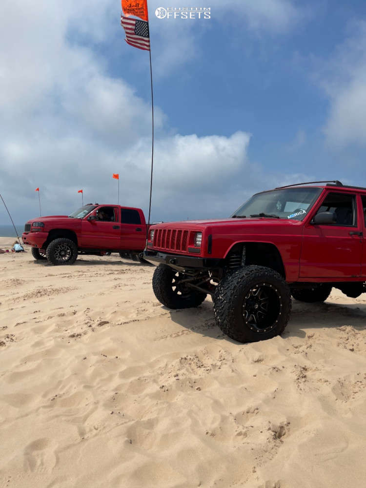 1997 Jeep Cherokee with 18x12 -44 Fuel Maverick and 33/12.5R18