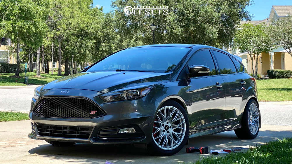 2018 Ford Focus with 18x8.5 42 Momo Catania and 245/40R18