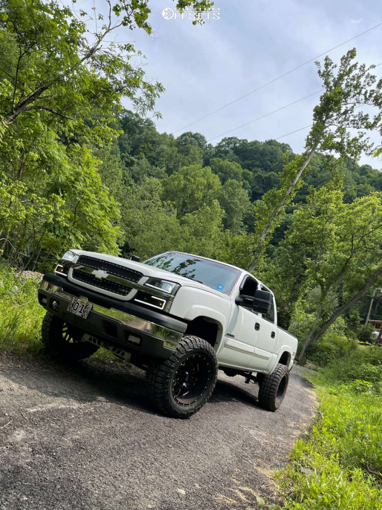 2004 Chevrolet Silverado 1500 with 20x10 25 Ultra Hunter and 35/12