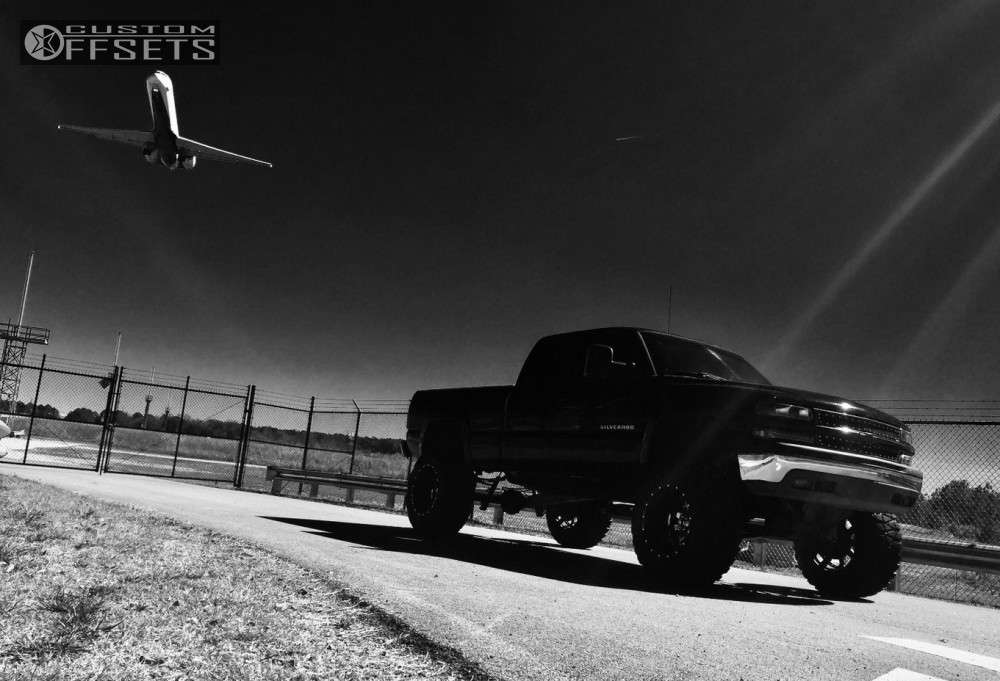 2000 Chevrolet Silverado 1500 with 20x14 76 Fuel Maverick and 37/13.5R20 Nitto Mud Grappler and