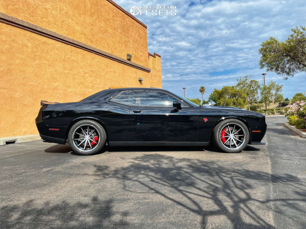 2016 Dodge Challenger with 20x9 15 Ferrada FR4 and 275/40R20 ...