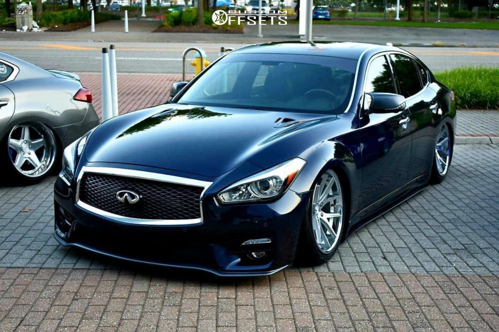 2019 INFINITI Q70 with 20x10.5 28 Ferrada FR2 and 275/40R20 Toyo Tires
