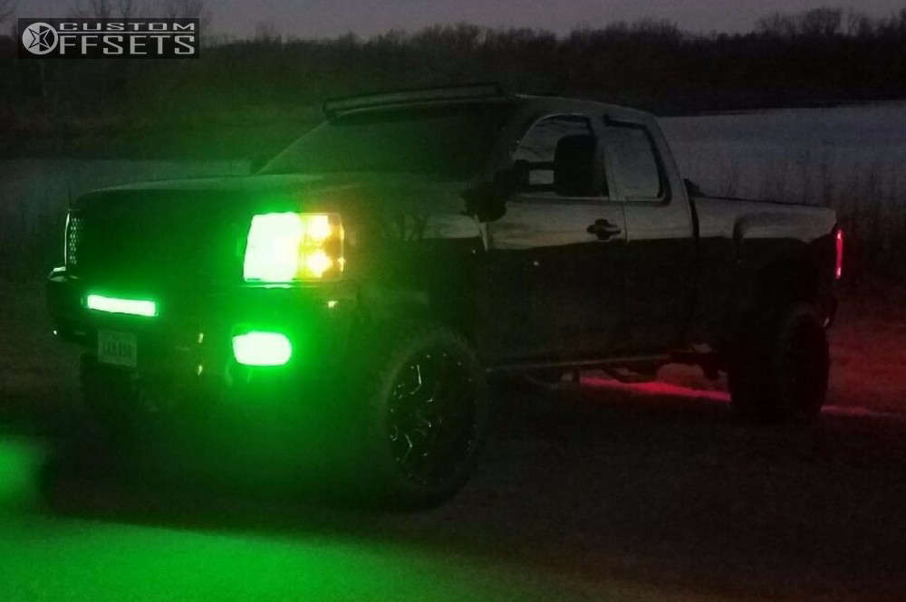 2009 Chevrolet Silverado 1500 with 22x12 44 Havok H109 and 35/12.5R22
