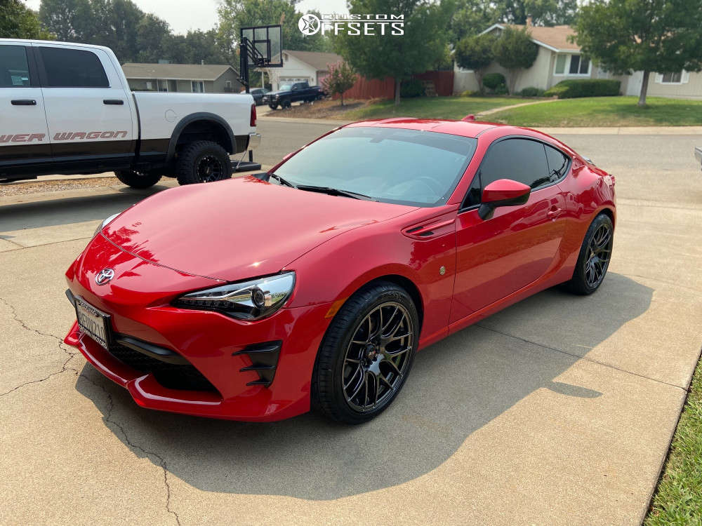 2018 Toyota 86 with 18x8.75 33 XXR 530 and 245/40R18 Delinte D7 Thunder ...