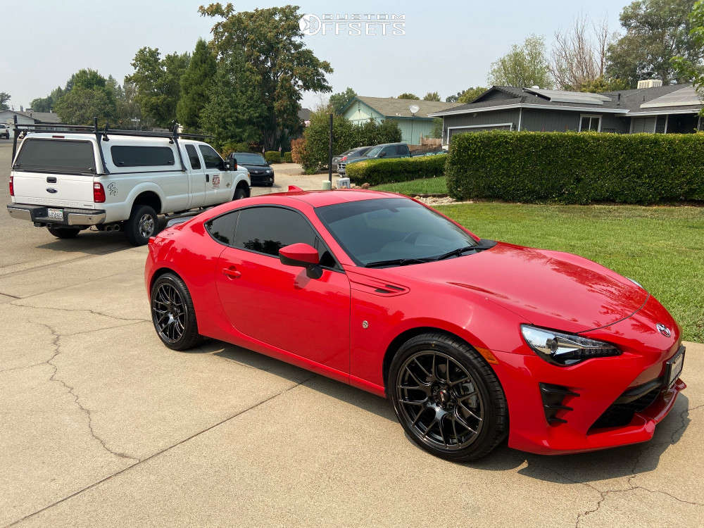 2018 Toyota 86 with 18x8.75 33 XXR 530 and 245/40R18 Delinte D7