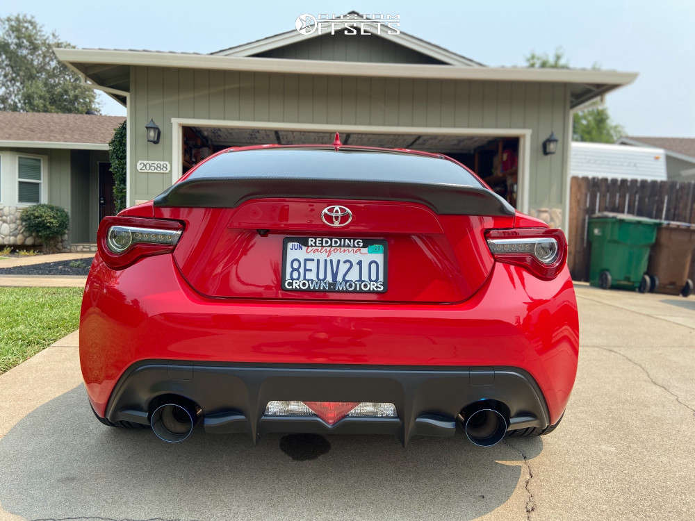 2018 Toyota 86 with 18x8.75 33 XXR 530 and 245/40R18 Delinte D7 Thunder ...