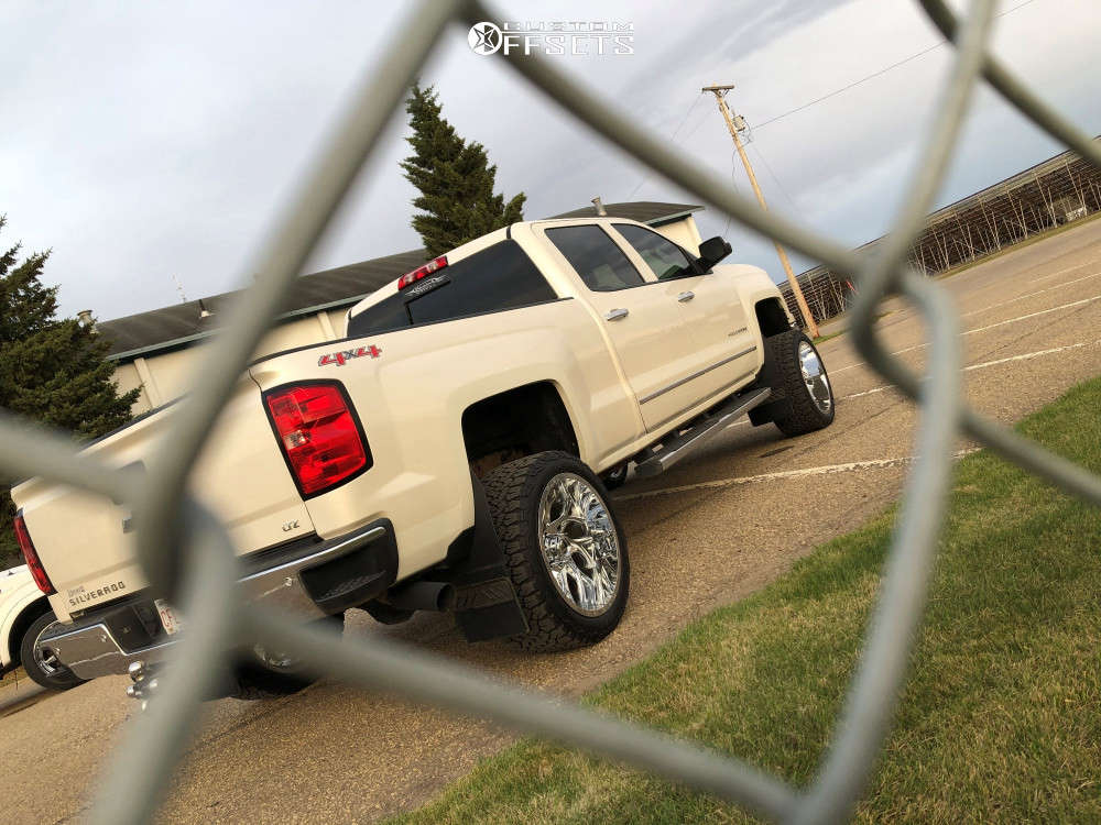 2014 Chevrolet Silverado 1500 with 22x12 44 Fuel Runner and 33/12.5R22