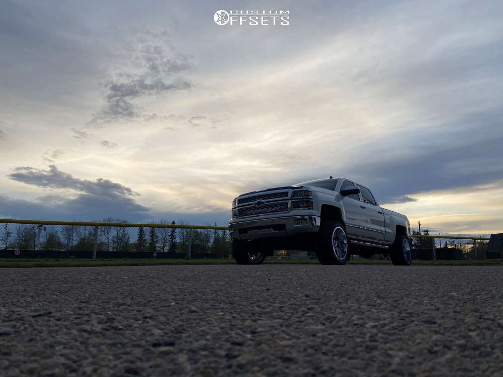 2014 Chevrolet Silverado 1500 with 22x12 44 Fuel Runner and 33/12.5R22