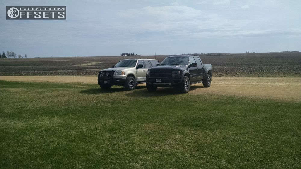 2004 Ford Expedition with 17x8.5 34 OEM Wheels Raptor and 285/70R17 ...