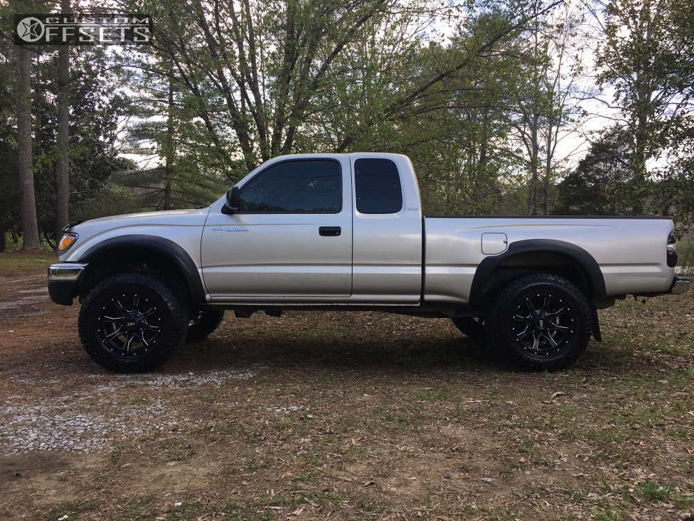 2003 Toyota with 17x9 12 Moto Metal Mo970 and 265/75R17