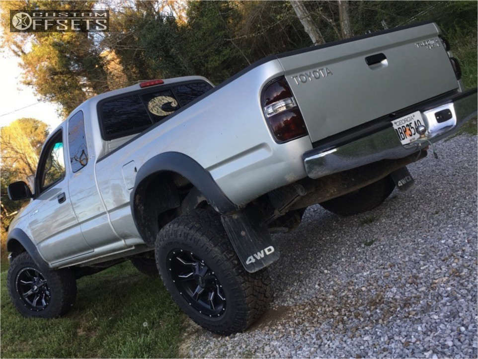 2003 Toyota with 17x9 12 Moto Metal Mo970 and 265/75R17