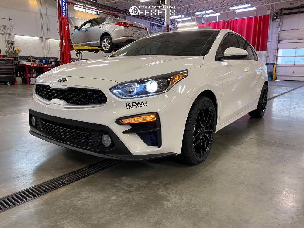 2021 Kia Forte with 17x7.5 40 Drag Dr80 and 225/45R17 Laufenn S Fit As