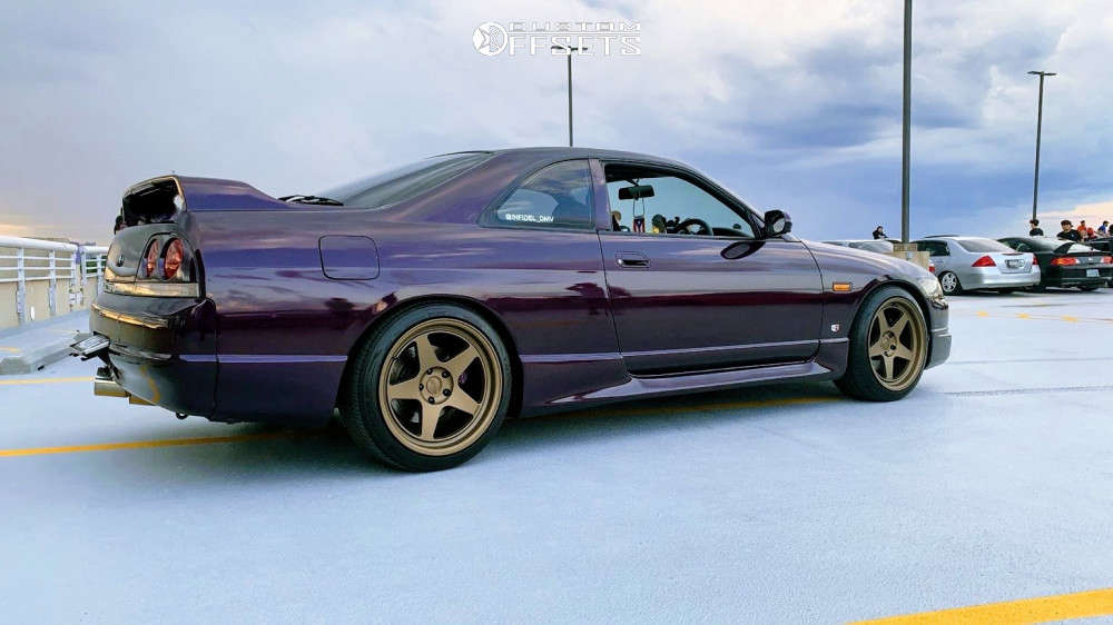1995 Nissan Skyline with 18x9.5 22 Kansei Knp and 235/40R18 Toyo