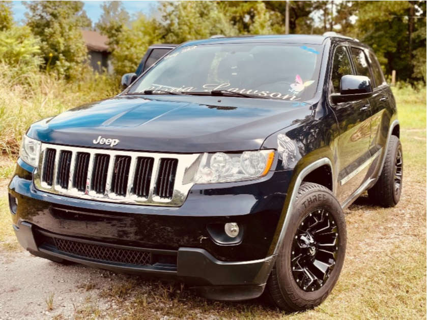 2011 Jeep Grand Cherokee with 17x9 12 Fuel Assault and 30/70R17