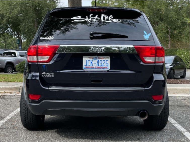 2011 Jeep Grand Cherokee with 17x9 12 Fuel Assault and 30/70R17