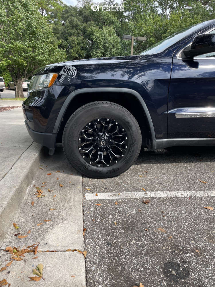 2011 Jeep Grand Cherokee with 17x9 12 Fuel Assault and 30/70R17