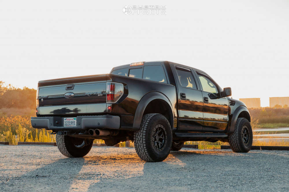 2013 Ford Raptor with 17x9 VenomRex Vr601bl and 315/70R17 Pirelli ...