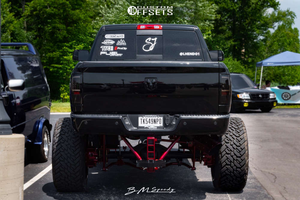 2014 Ram 3500 with 26x16 101 Fuel Ff16 and 40/15.5R26 Fuel