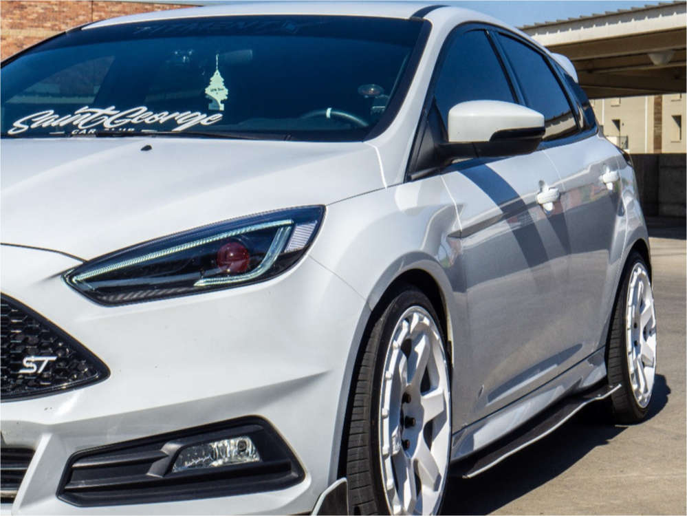 2018 Ford Focus with 19x8.5 42 Rotiform Kb1 and 235/35R19