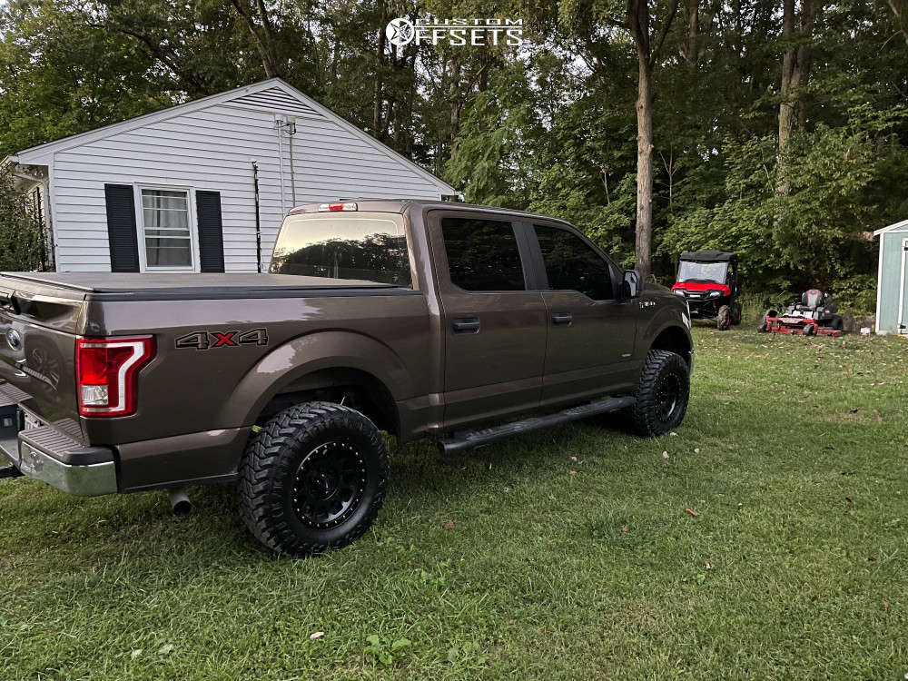 2017 Ford F-150 with 17x8.5 0 Method Mr305 and 33/12.5R17 Atturo Trail ...