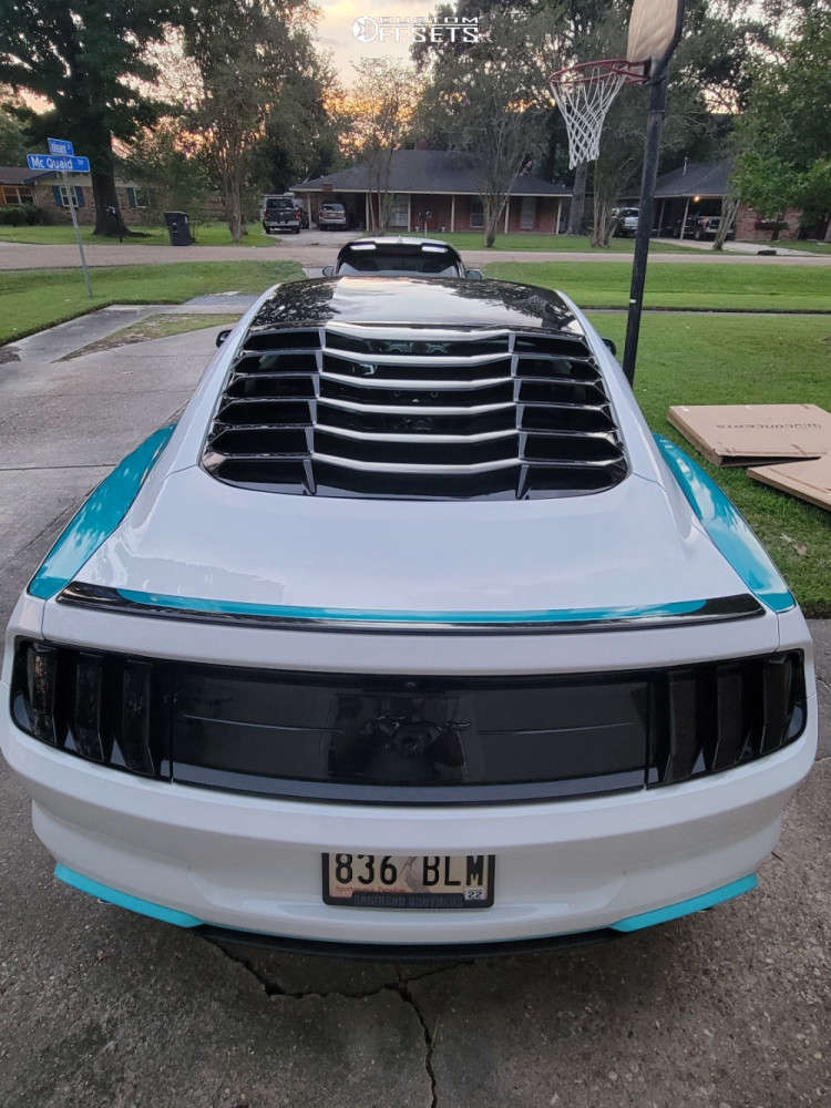 2018 Ford Mustang with 20x8.5 38 MASSIV 920 and 255/40R20 Radar Dimax ...