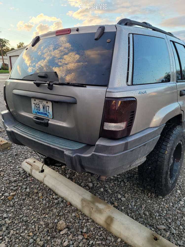 2001 Jeep Grand Cherokee with 17x10 24 Moto Metal Mo962 and 265/75R17