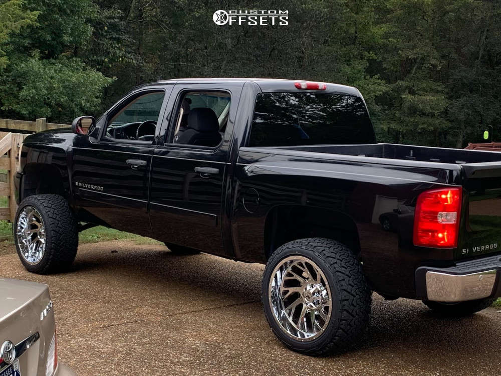 2007 Chevrolet Silverado 1500 with 22x12 -44 Xtreme Force