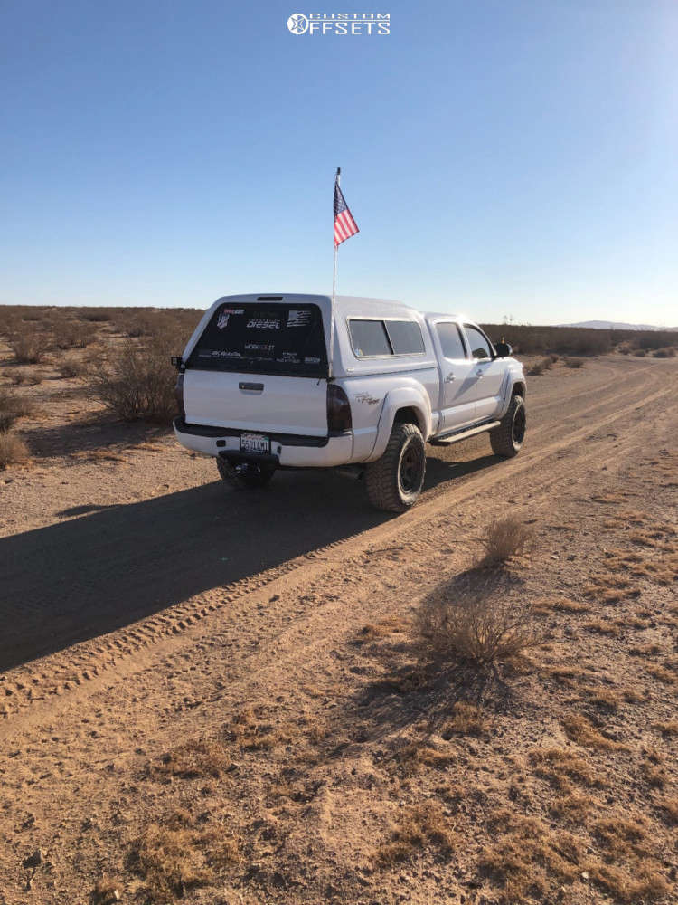 2013 Toyota Tacoma with 17x9 RRW Rr2-v and 285/70R17 General Grabber X3 ...