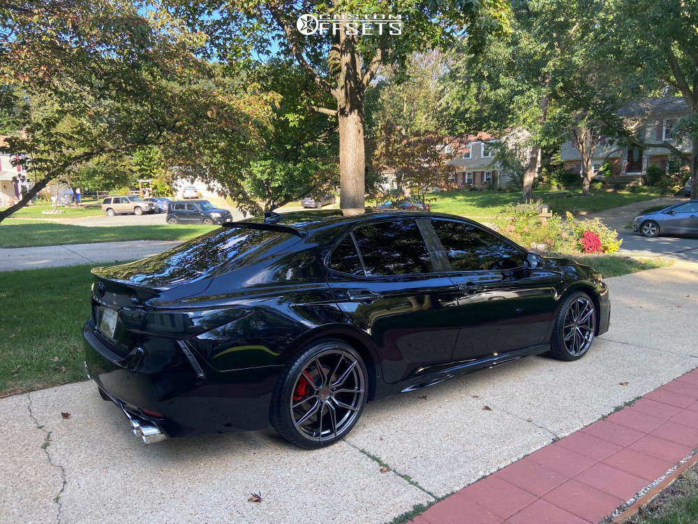 2021 Toyota Camry with 20x8.5 40 XXR 559 and 235/35R20 Falken