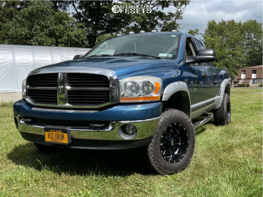 2006 Dodge Ram 2500 with 17x12 -44 Moto Metal Mo962 and 31/10.5R17