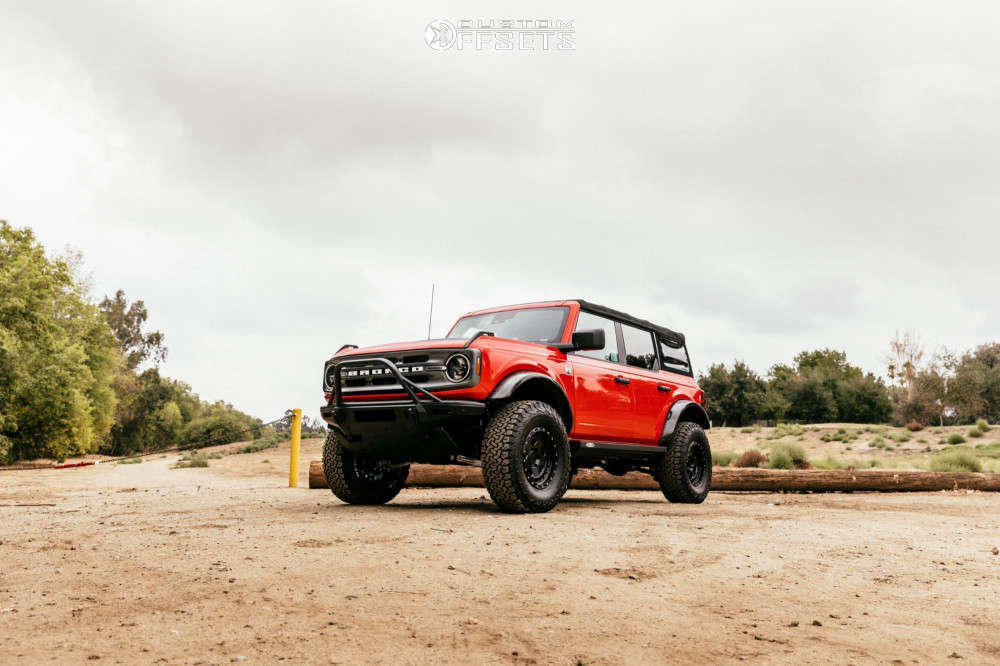 2021 Ford Bronco with 17x8.5 0 Fifteen52 Offroad Turbomac Hd and 33/12