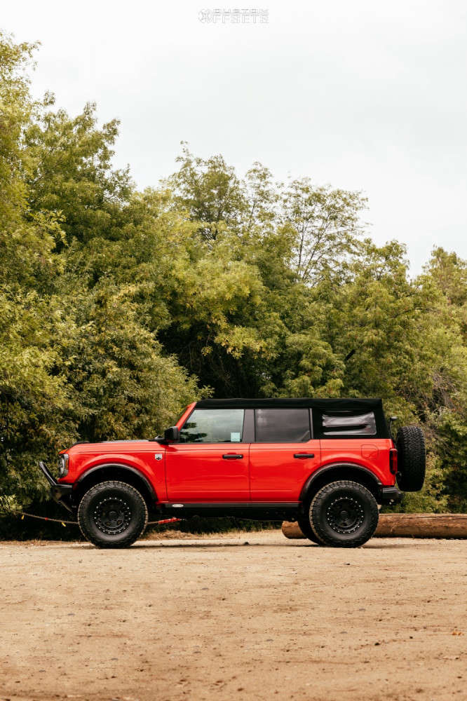 2021 Ford Bronco with 17x8.5 0 Fifteen52 Offroad Turbomac Hd and 33/12