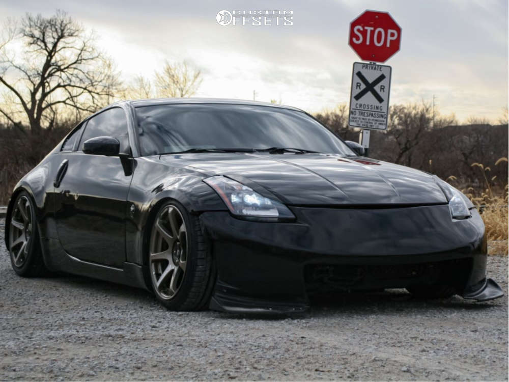 2003 Nissan 350Z with 18x9 25 Cosmis Racing Mr7 and 235/40R18 ...