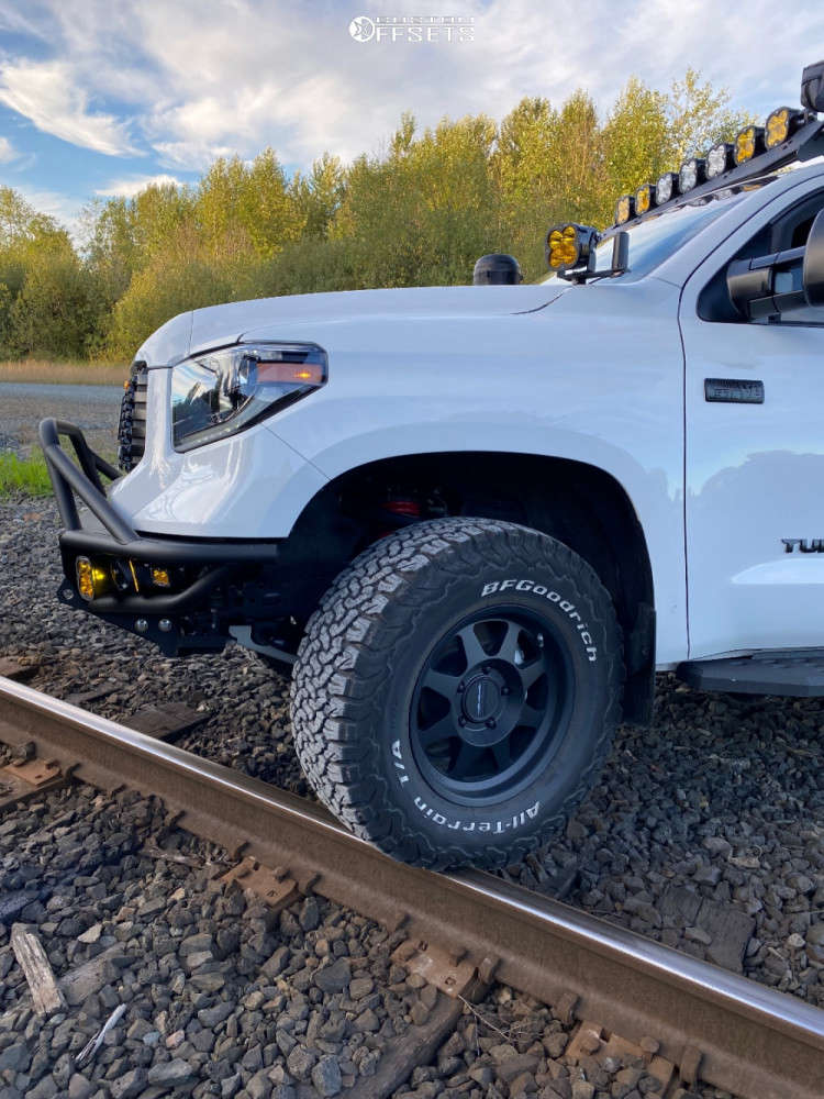 2020 Toyota Tundra with 18x9 -12 Method Mr701 and 35/12.5R18 BFGoodrich ...