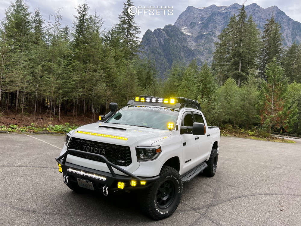 2020 Toyota Tundra with 18x9 -12 Method Mr701 and 35/12.5R18 BFGoodrich ...