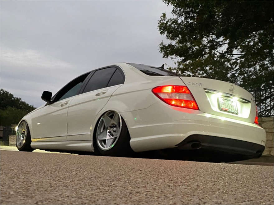 2009 MercedesBenz C300 Wheel Offset Tucked Air Suspension 1938587