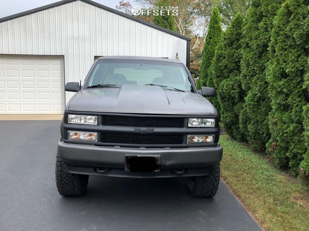 1994 Chevrolet Blazer with 18x9 12 TIS 538B and 33/12.5R18 Nitto Ridge