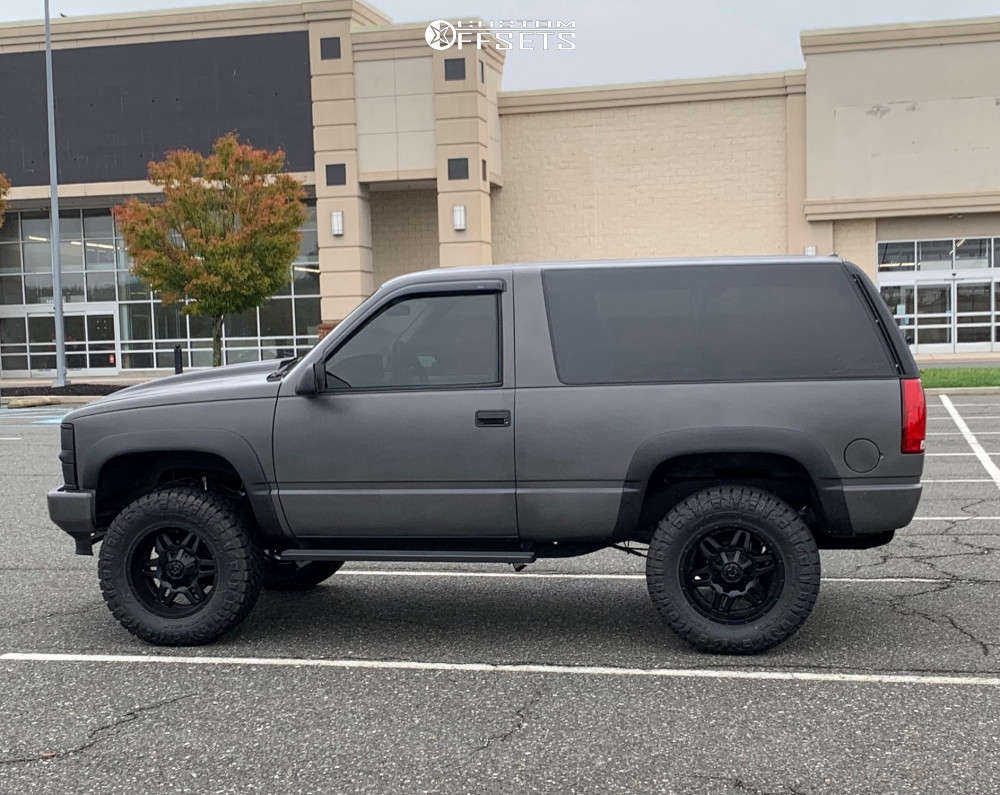 1994 Chevrolet Blazer with 18x9 12 TIS 538B and 33/12.5R18 Nitto Ridge