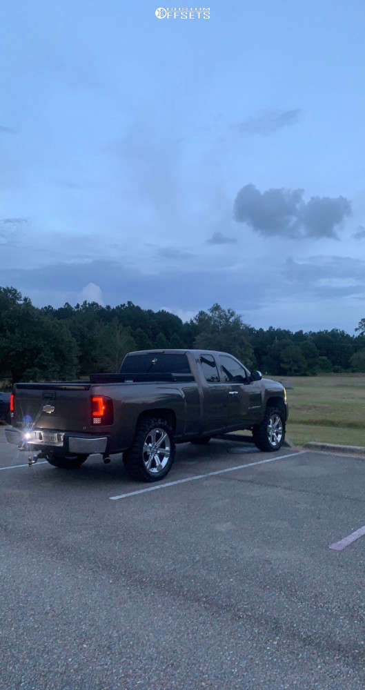 2007 Chevrolet Silverado 1500 with 22x10 33 OE Replicas G13 and 35/12 ...