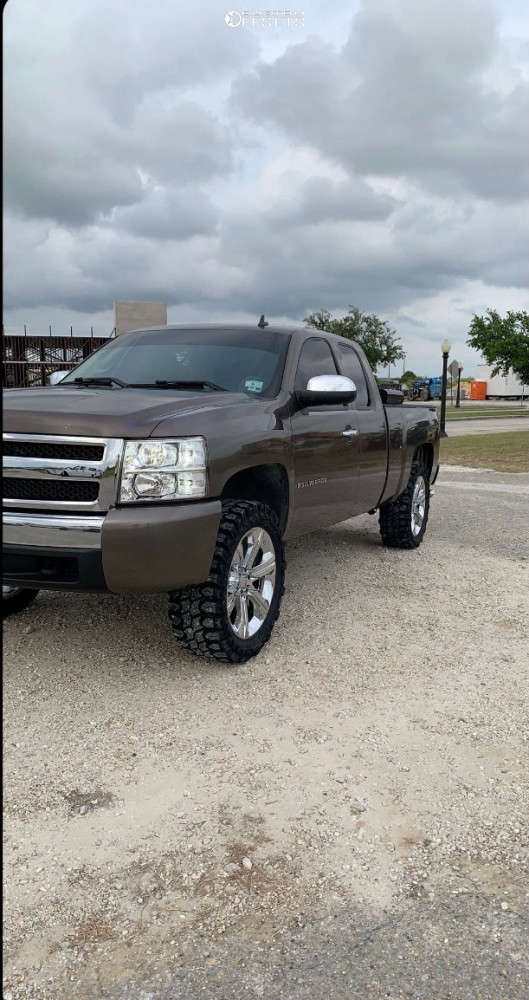 2007 Chevrolet Silverado 1500 with 22x10 33 OE Replicas G13 and 35/12