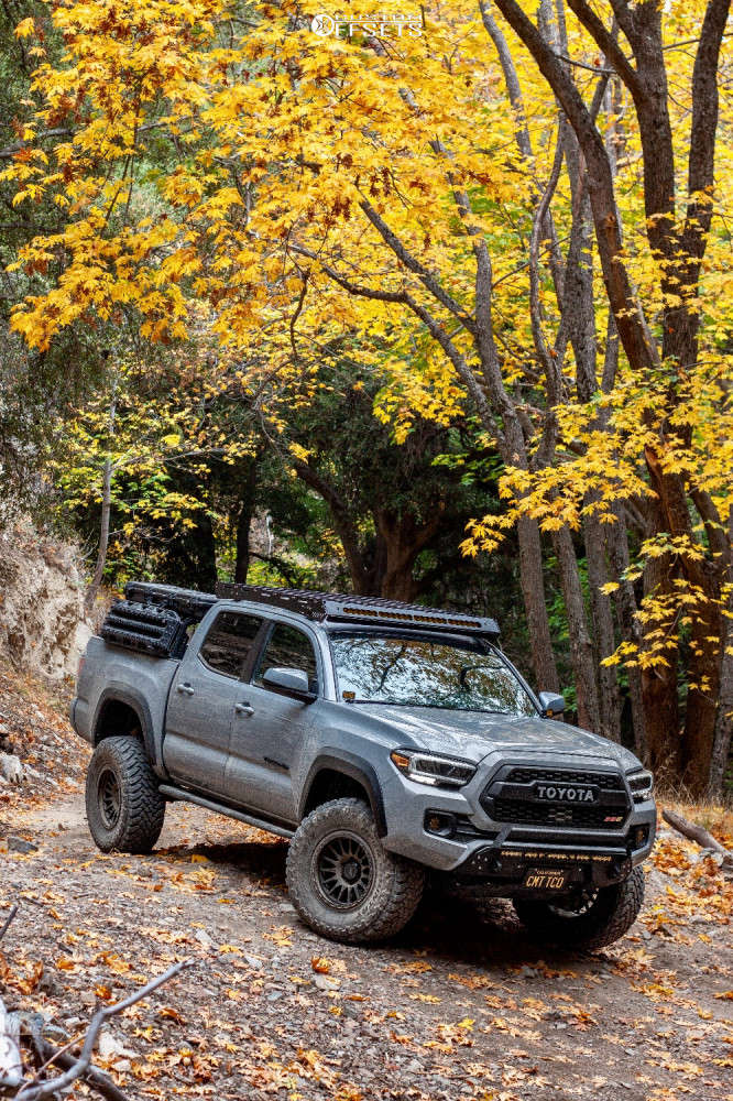 2020 Toyota Tacoma with 17x8.5 -12 RRW Rr7-h and 295/70R17 Toyo Tires ...