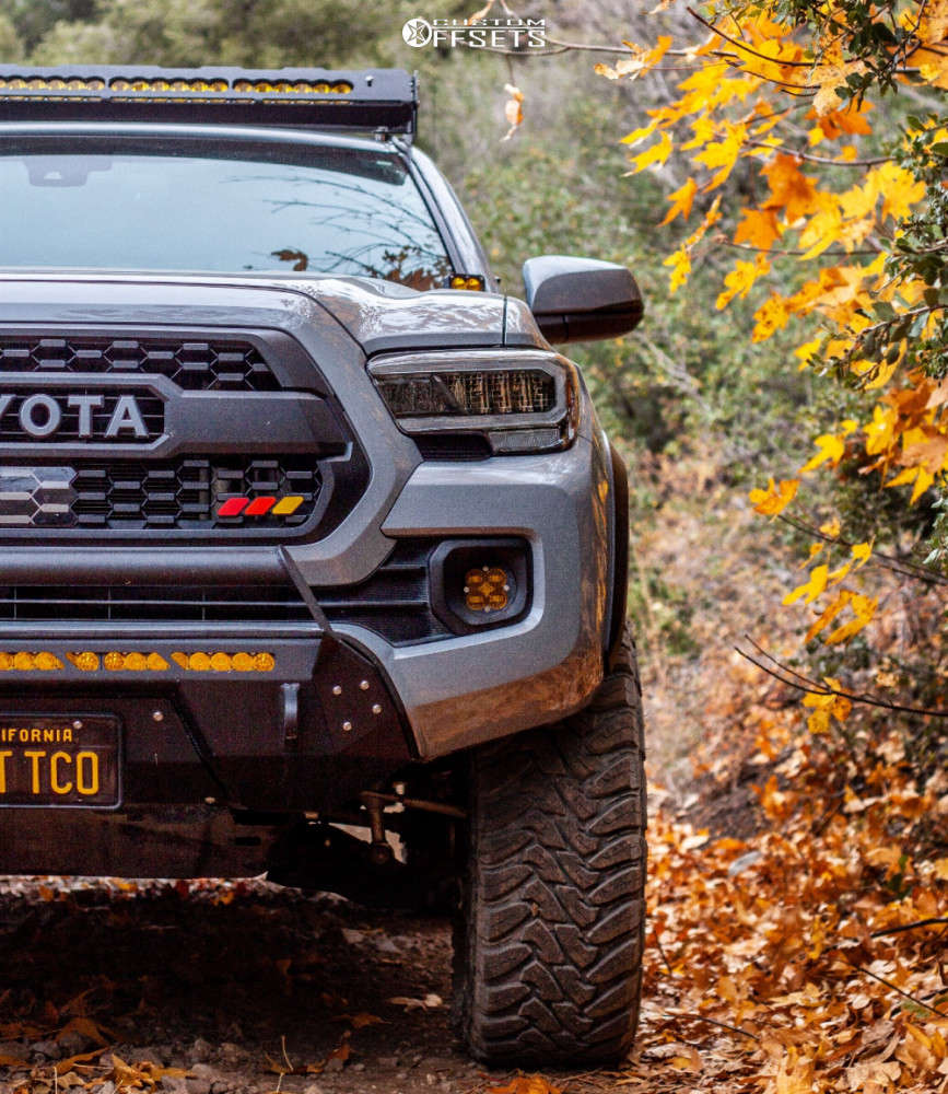 2020 Toyota Tacoma with 17x8.5 -12 RRW Rr7-h and 295/70R17 Toyo Tires ...