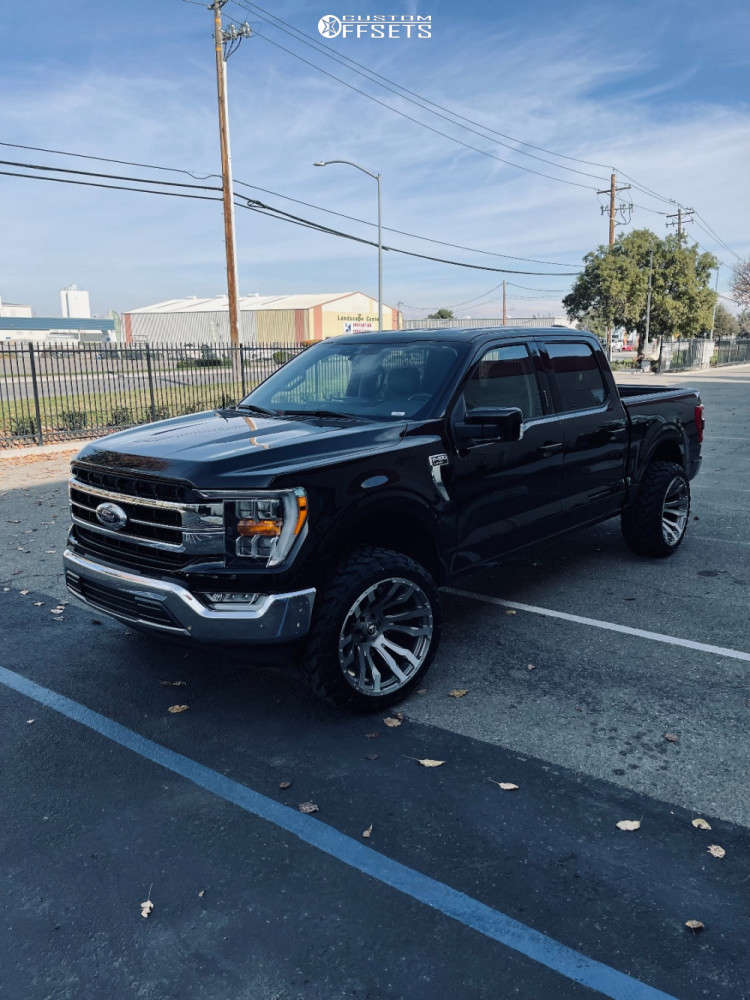 2021 Ford F150 with 22x12 44 Fuel Blitz and 33/12.5R22 Fuel Gripper