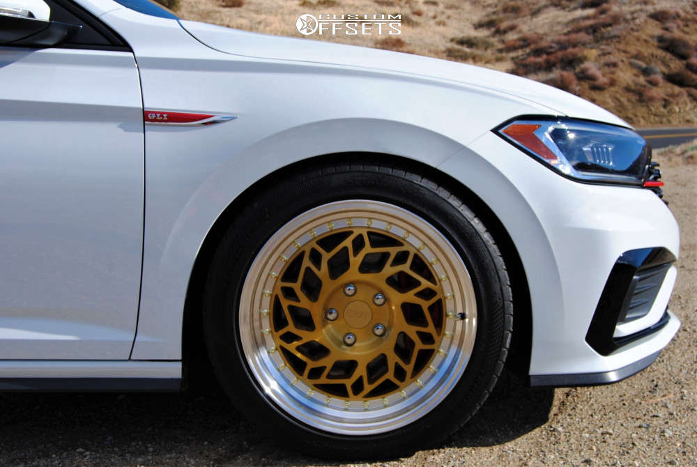 ② シュン　225 45 18 225/45R18 X 245/40R18 Tires | Discount Tire
